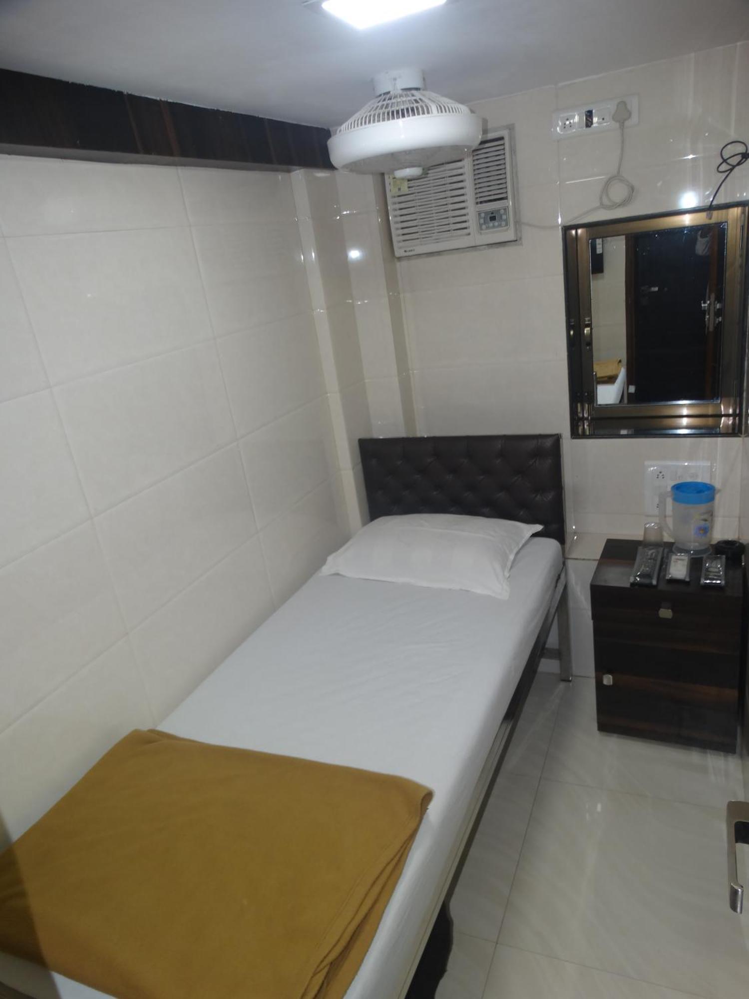 Hotel Qamar Mumbai Kültér fotó